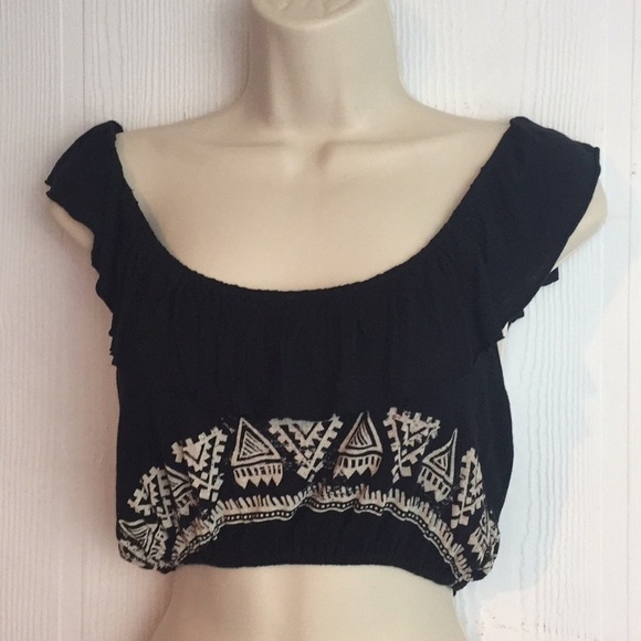 𝅺RUFFLE black tribal print crop top Boho Sz Med - Picture 2 of 6